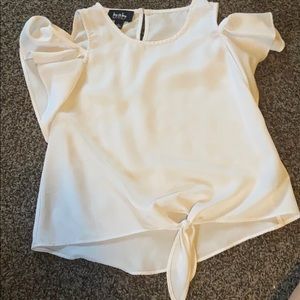 Cut shoulders tee